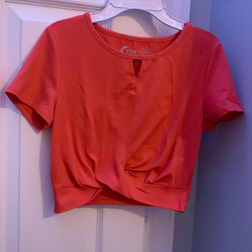 Workout cropped top (can fit small)